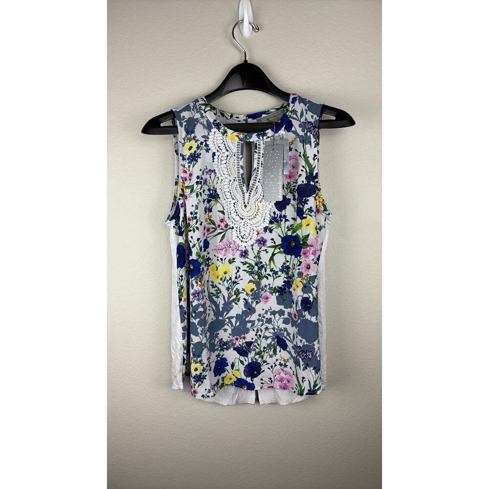Daniel Rainn - Medium - Floral Blouse With Crocheted Lace Neckline - Sleeveless